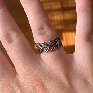 Leaf Pandora ring